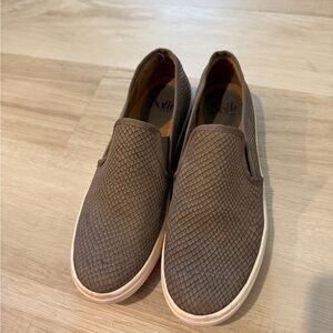 Sofft Grey Textured Women's Loafers